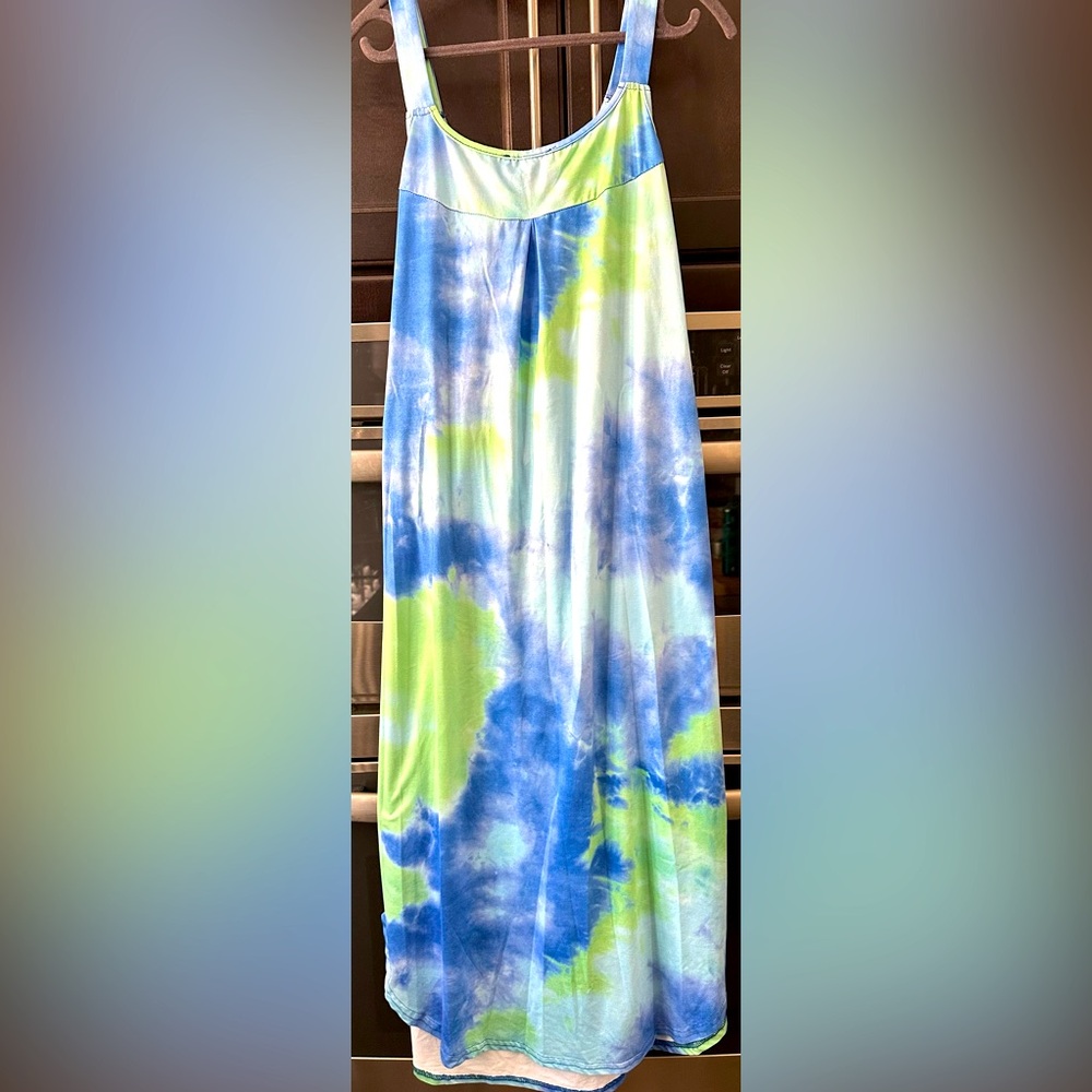 Casual tie-dye dress with thick straps.